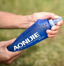 Carregar imagem no visualizador da galeria, Garrafa de Água macia, dobrável e super resistente - ideal para Esportes